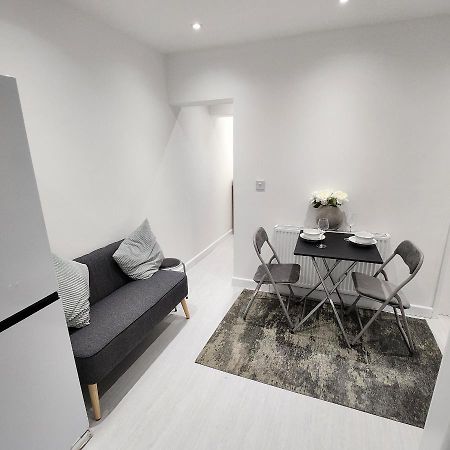 Comfy Diamond Ensuite Room Maidstone With Free Parking And Speedy Wifi 외부 사진