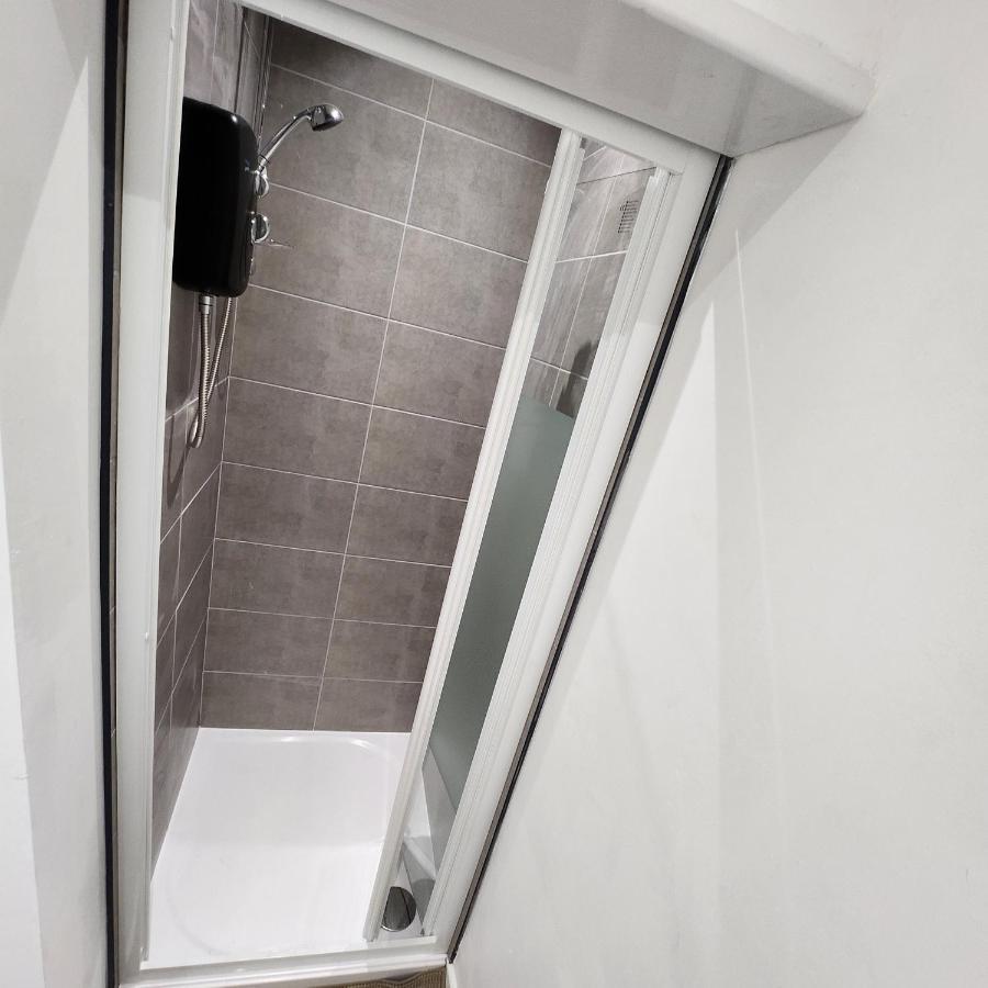 Comfy Diamond Ensuite Room Maidstone With Free Parking And Speedy Wifi 외부 사진