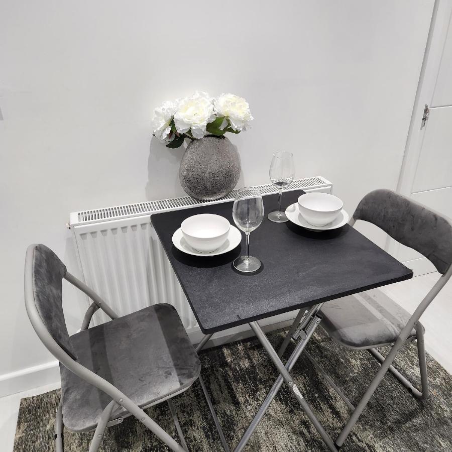 Comfy Diamond Ensuite Room Maidstone With Free Parking And Speedy Wifi 외부 사진