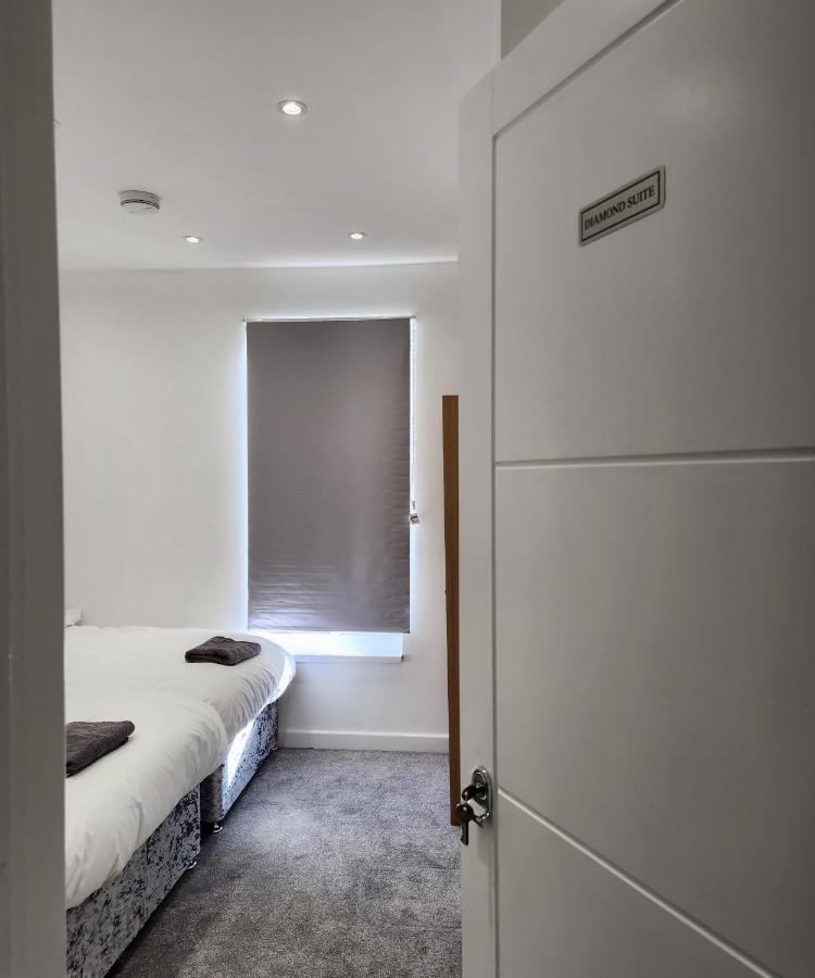 Comfy Diamond Ensuite Room Maidstone With Free Parking And Speedy Wifi 외부 사진